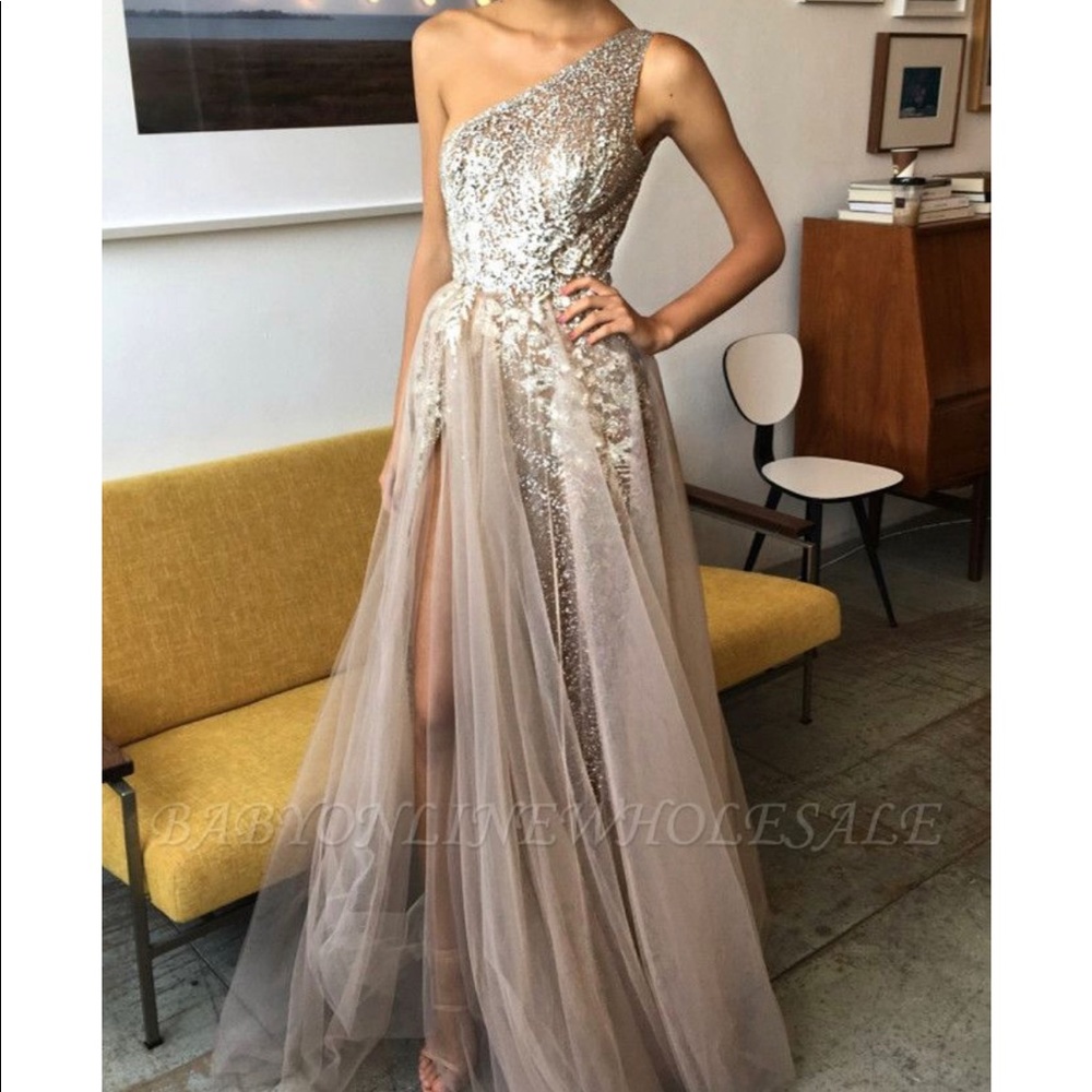 PROM DRESS/WEDDING DRESS one shoulder with slit